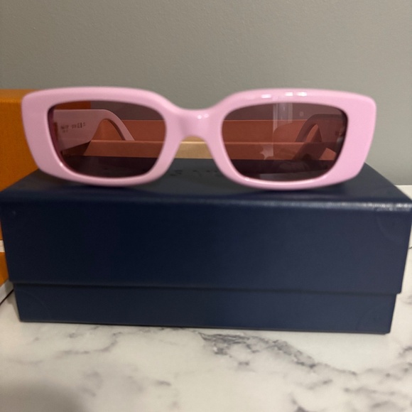 Louis Vuitton X TM Multigram Cat Eye Sunglasses Pink - Picture 1 of 5